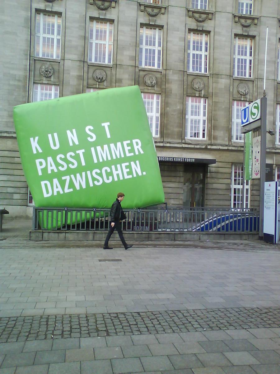 hamburg_rathausmarkt.jpg